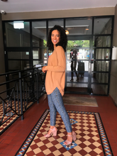 Load image into Gallery viewer, Rib Curve Hem Jumper