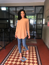 Load image into Gallery viewer, Rib Curve Hem Jumper